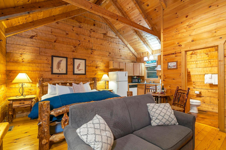 Bedroom 2, Dancing Bear Lodge, Blount