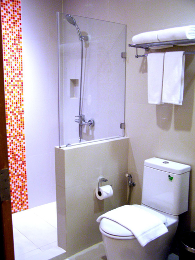 Bathroom 3, Iyarin@Tuk Chang Ratchayothin Hotel, Chatuchak