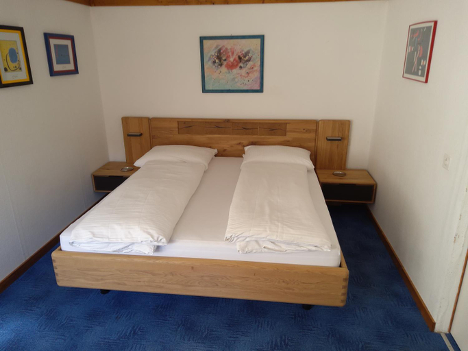Others 4, Hotel Gotthard, Uri