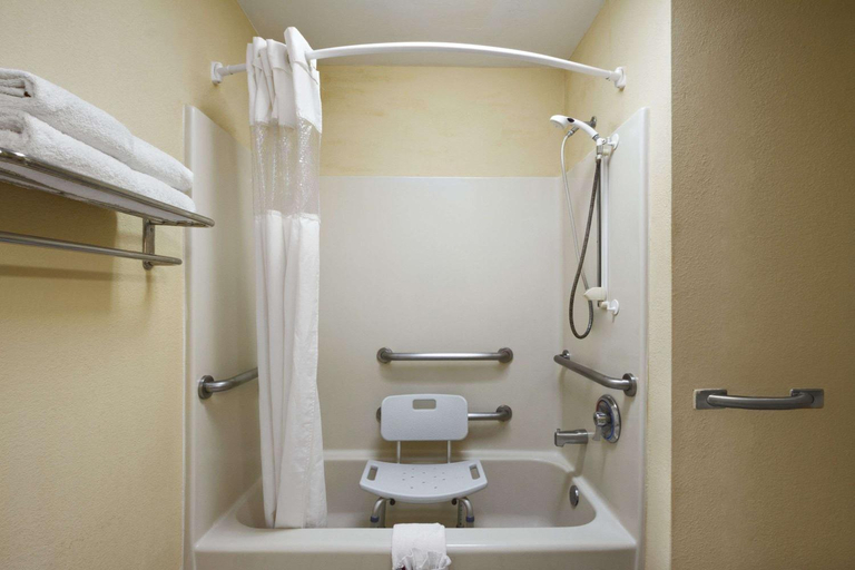 Bathroom 4, Quality Inn Covington, Newton