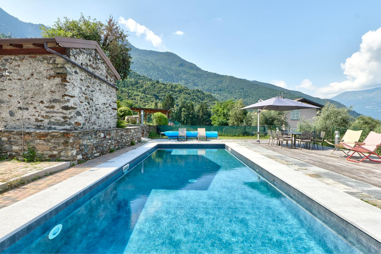 Others 2, chalet con piscina e vista panoramica, Lecco