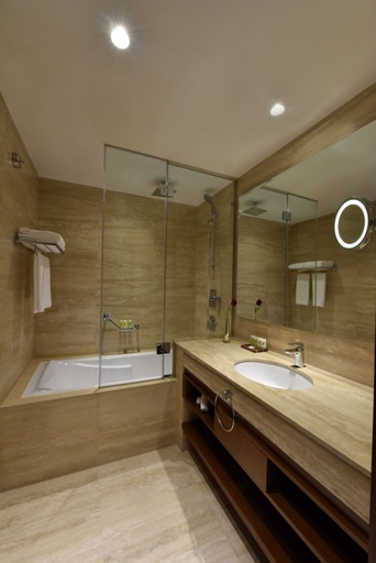 Bathroom 4, Grand Swiss-Belhotel Waterfront Seef, Manama