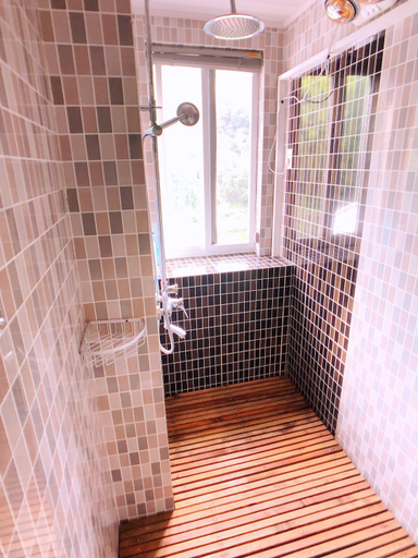 Bathroom 4