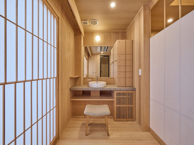 Bathroom 18