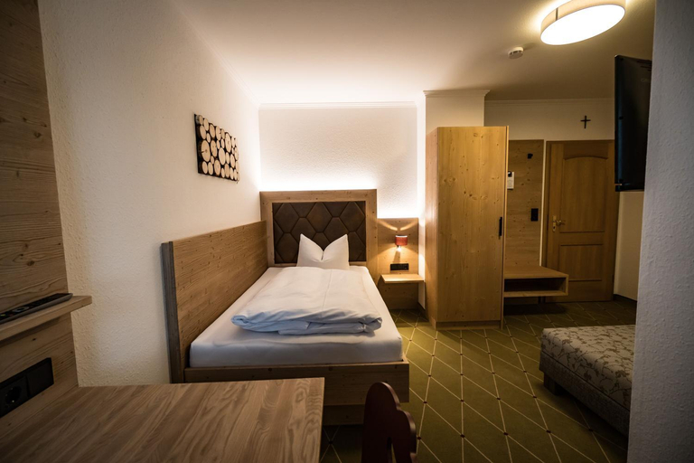 Bedroom 2, Hohenester Gasthaus & Hotel, Dachau