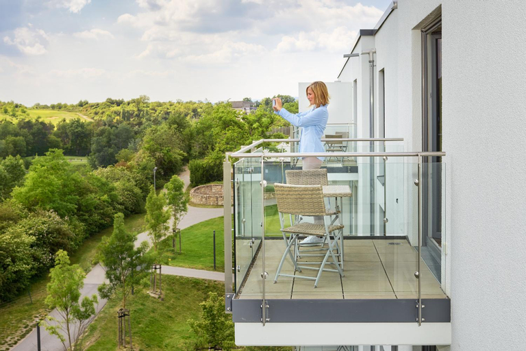 Exterior & Views 8