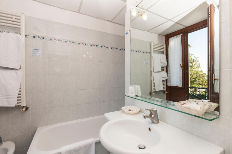 Bathroom 4, Hotel Riviera, Venezia