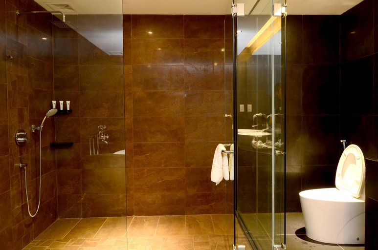 Bathroom 7