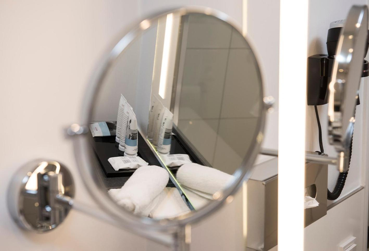Bathroom 4, Mercure Mannheim Am Friedensplatz, Mannheim
