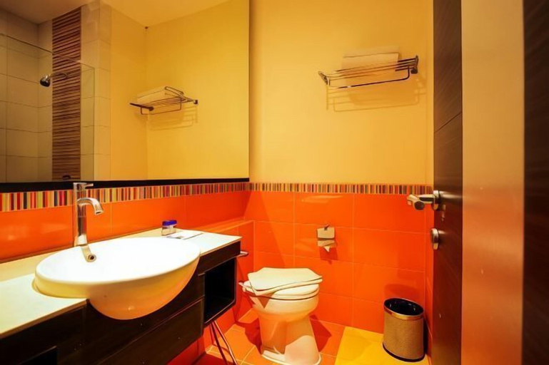 Bathroom 18