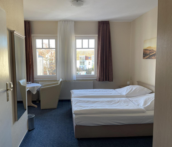 Bedroom 4, Strandhotel Dunenhaus, Vorpommern-Rügen