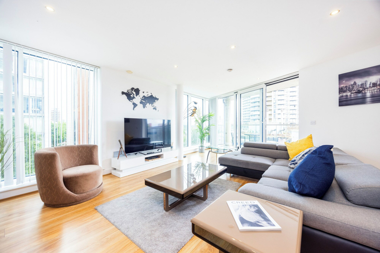 Others 3, Ross Corner Executive 3 Bed Apartment, London