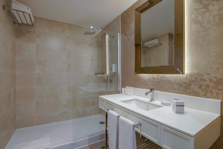 Bathroom 5, Limak Cyprus Deluxe Hotel
