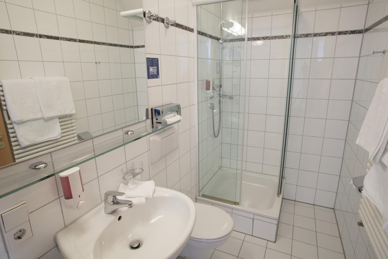 Bathroom 3, Landidyll Hotel Lamm, Ludwigsburg