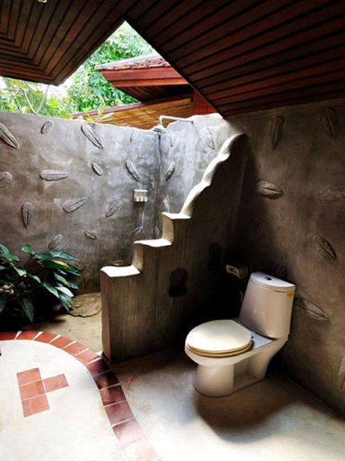 Bathroom 5, Rachavadee Bankrut Resort, Bang Saphan