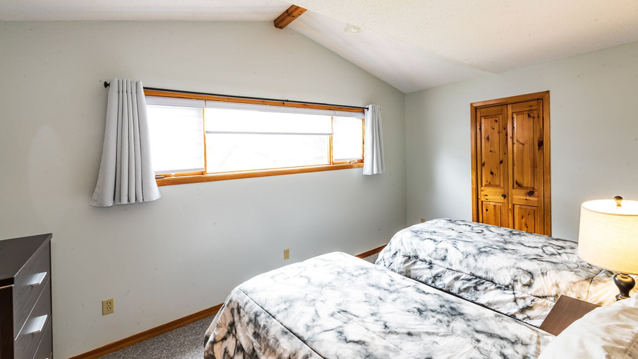 Bedroom 3, Calabogie Lodge, Renfrew