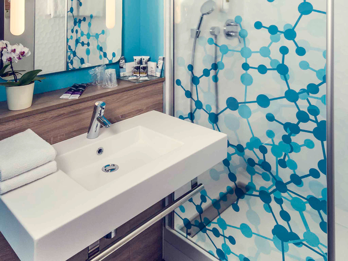 Bathroom 3, Mercure Poitiers Site du Futuroscope Hotel, Vienne