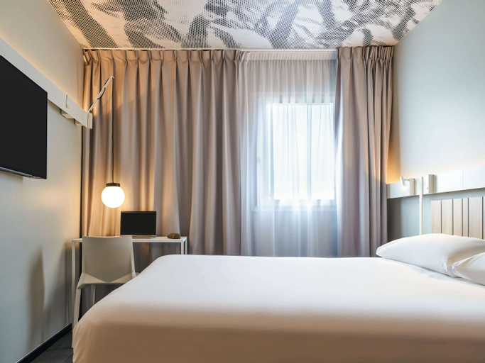 ibis Clamart Paris Velizy - Tap to explore photos