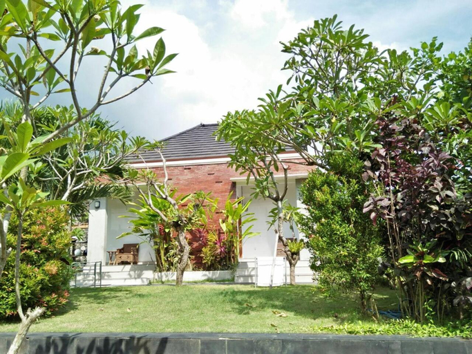 Exterior 1
