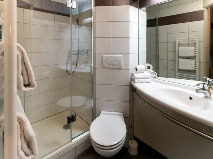 Bathroom 5, greet Hotel Colmar, Haut-Rhin