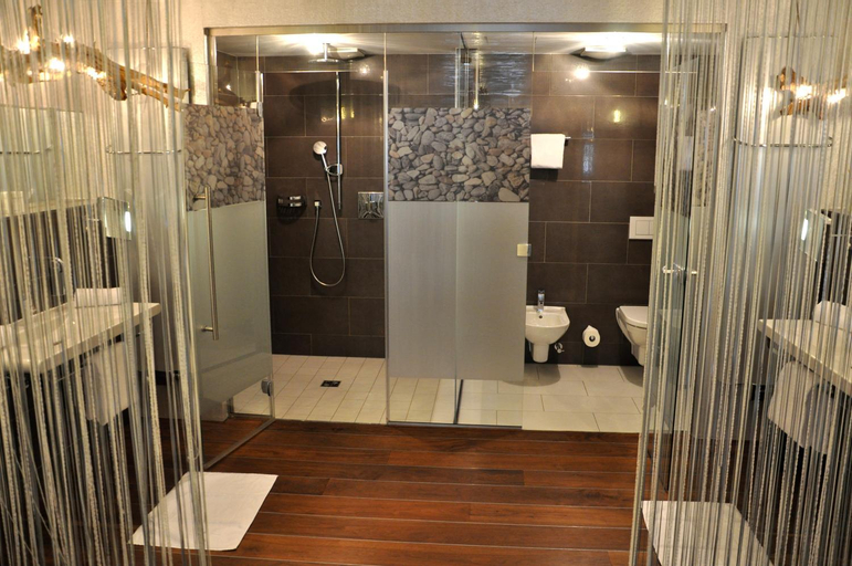 Bathroom 12