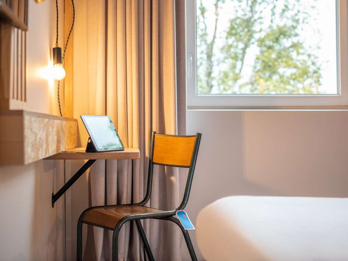 Bedroom 3, greet Montagnat Bourg-en-Bresse Sud Hotel, Ain