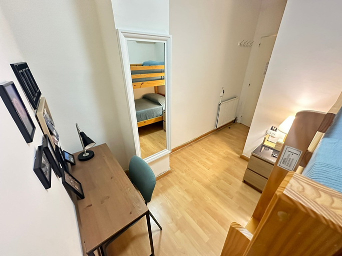 Others 4, Rooms Paris, Barcelona