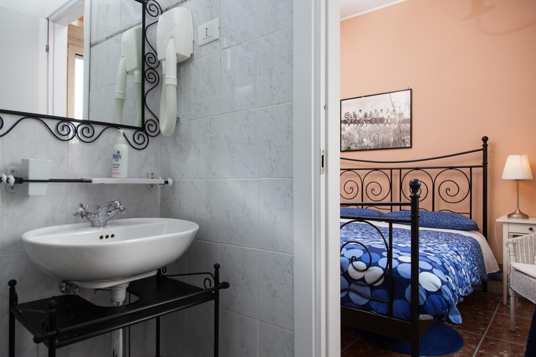 Bathroom, Santa Croce, Rome