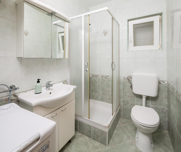 Bathroom 3, Aqua Vista Apartments, Omiš