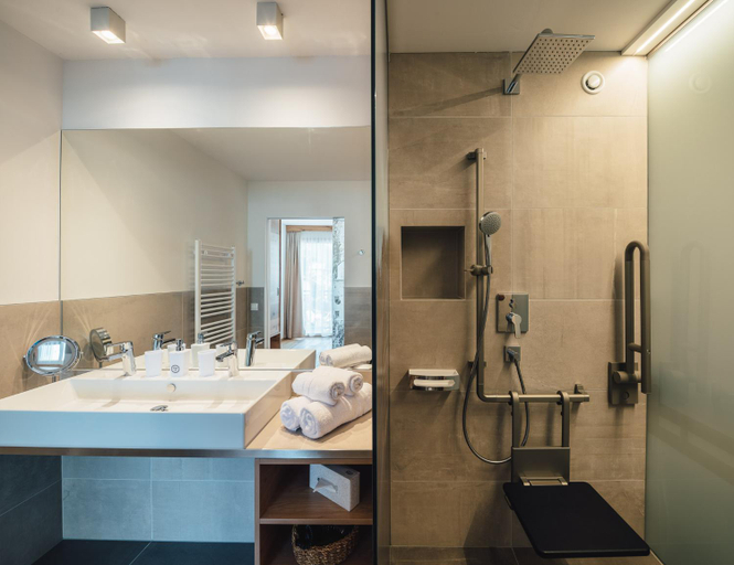 Bathroom 2, Hotel Post, Landeck