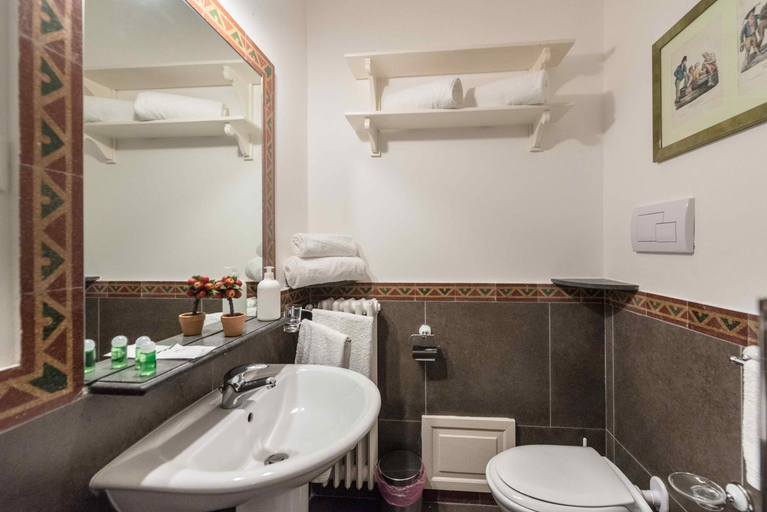 Bathroom 3, Palazzo Benso, Palermo