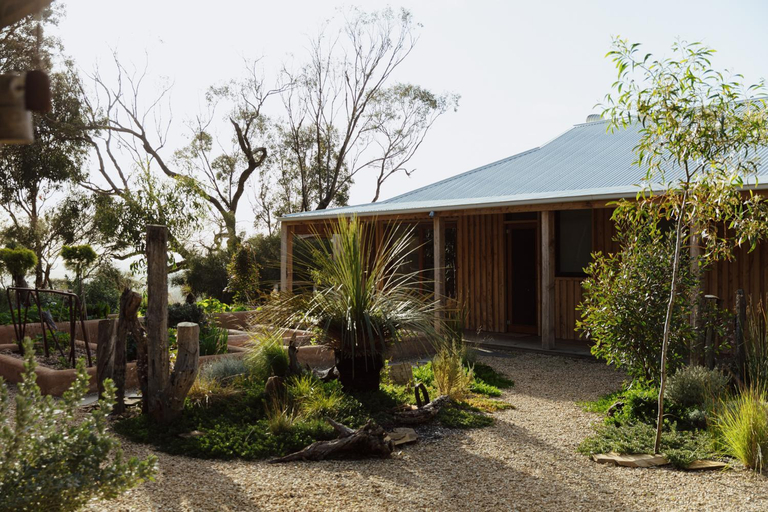 TIMBA - Luxury bush rtreet with pool and spa, Adelaide