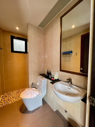 Bathroom 16