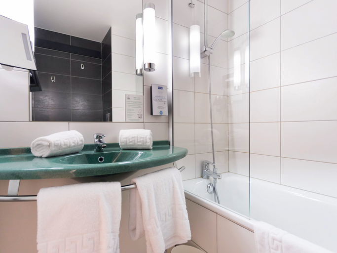 Bathroom 4, ibis Styles Strasbourg Nord PdC, Bas-Rhin