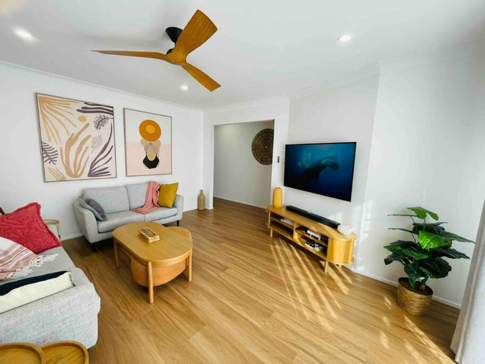 Bedroom 2, Tide 'n' Seek: Family Beach House with Games Room, Shoalhaven - Pt B