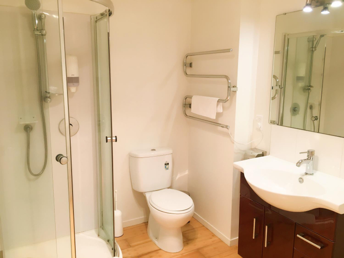 Bathroom 3, Beach Life Apartments, Christchurch
