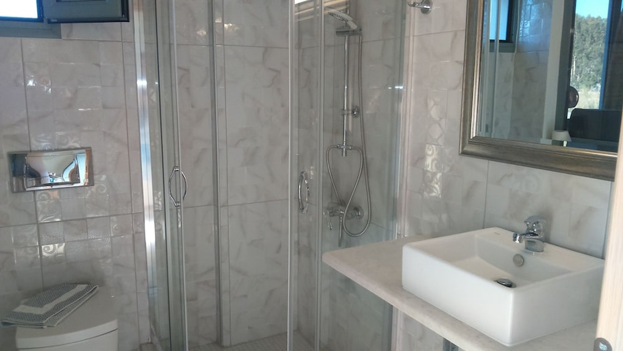 Bathroom 2, Villa Olga Lounge Hotel, Ionian Islands