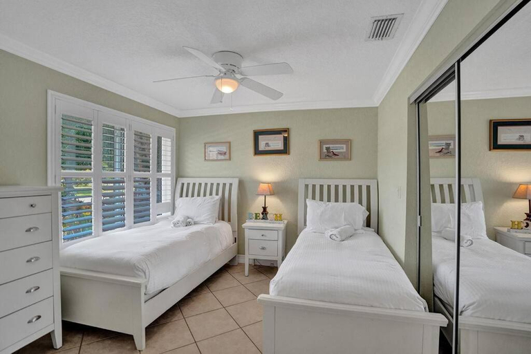 3, Tropical Oasis+heated Pool-4BR/KINGS/1mi to BEACH!, Broward