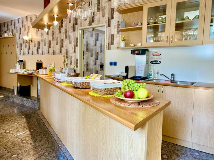 Food & Drinks 5, Penzion Tiberia, Trenčín