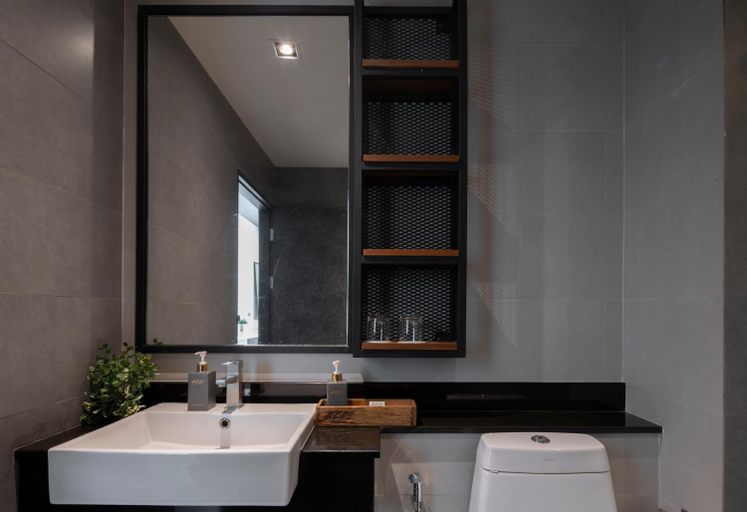Bathroom 11