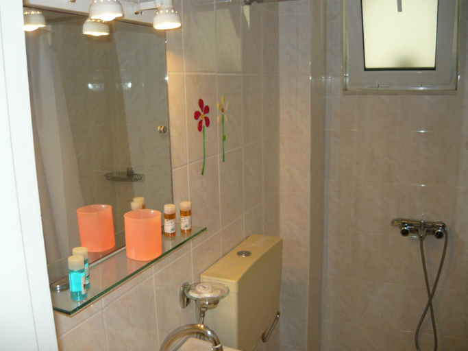 Bathroom, Konsta Apartments, Epirus