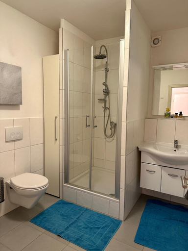 Bathroom 2, Ferienwohnungen Hansel und Gretel - zentral, gemutlich, nah am See, Miesbach