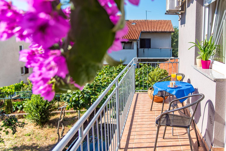 Others 5, Apartman Maria, Pula