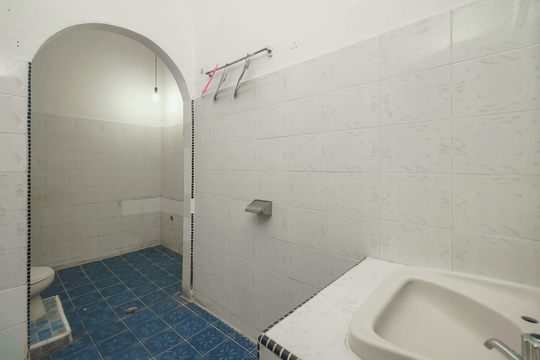 Bathroom 8