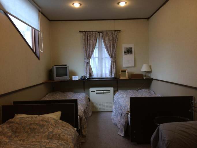 Bedroom 2, Inn of Four Seasons Subaru, Chino