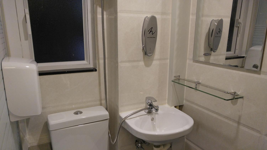 Bathroom 12