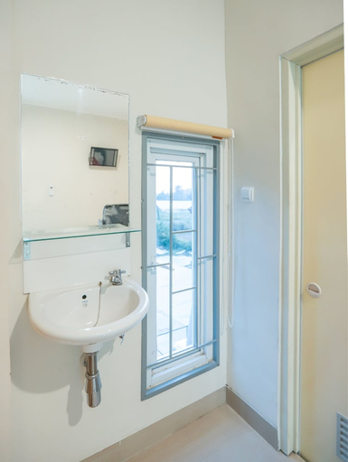 Bathroom 4, OYO 387 Alfa Guesthouse, Tangerang Selatan