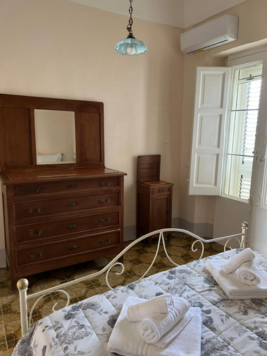 Bedroom 2, Palazzo Porta, Napoli