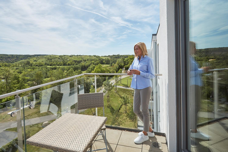 Exterior & Views 11