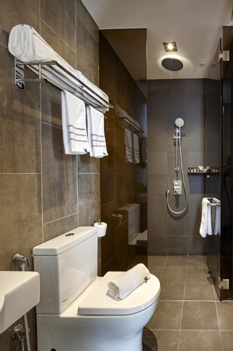 Bathroom 7